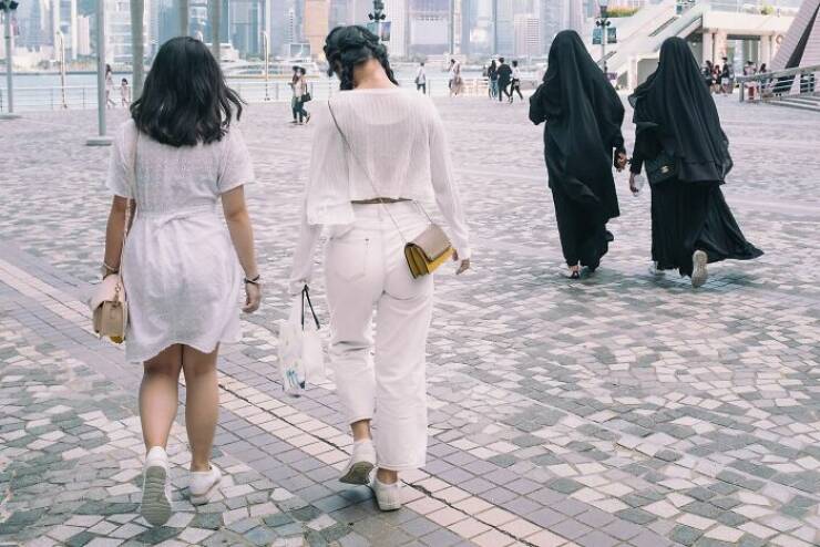 Cool Coincidences Caught On Camera By Street Photographer Edas Wong