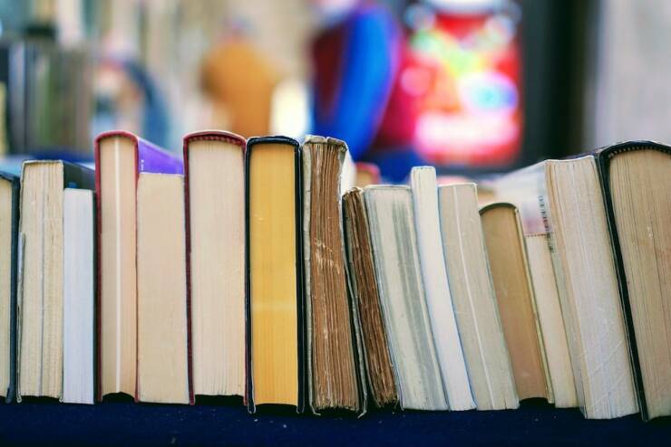 7 Tips on How to Save Big Bucks on College Textbooks
