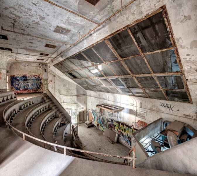 Wanna Visit These Abandoned Places?
