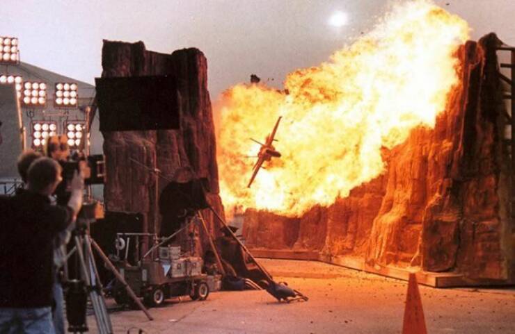 Cool Behind-The-Scenes Photos From Our Favorite Movies
