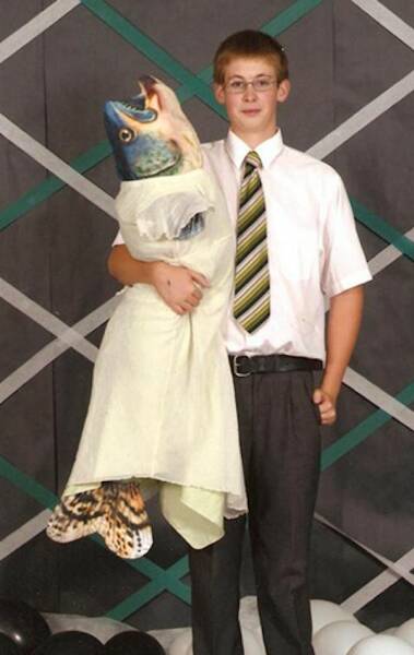 The Most Cringe-Worthy Prom Photos Youll Ever See