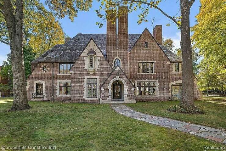 Preserving The Past: Stunning Pictures Of Old Homes Still In Use