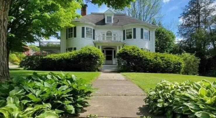 Preserving The Past: Stunning Pictures Of Old Homes Still In Use