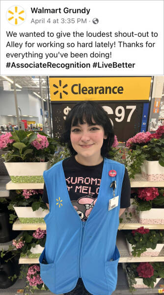 Exceptional Walmart Employee Praised By Customers In Hilarious Reviews