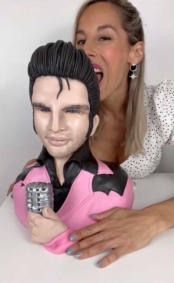 Transforming Fiction Into Desserts: Edible Portraits By A Skilled Artist Transforming Fiction Into Desserts: Edible Portraits By A Skilled Artist
