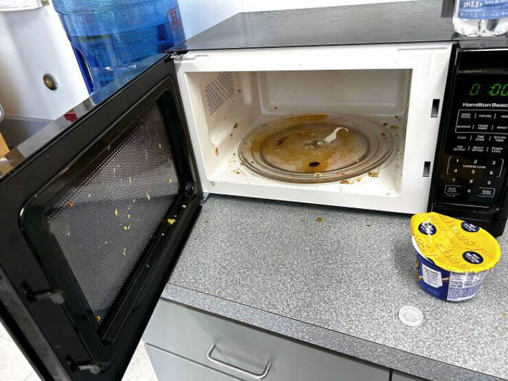 Real Stories Of Annoying Coworkers In The Workplace