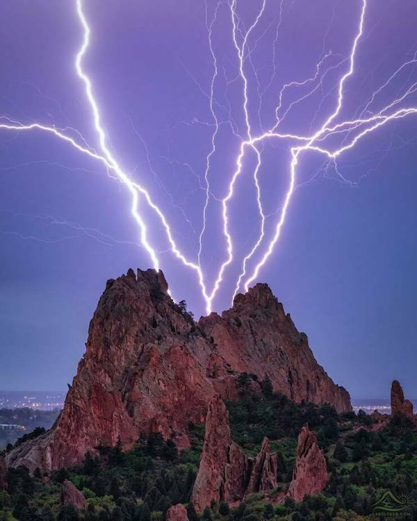 Picture Perfect: Amazingly Timed Images That Are Simply Unforgettable