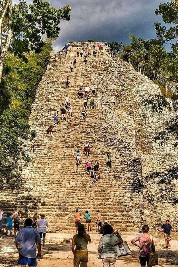 Ascending Danger: Mind-Blowing Stairs That Defy Logic And Safety