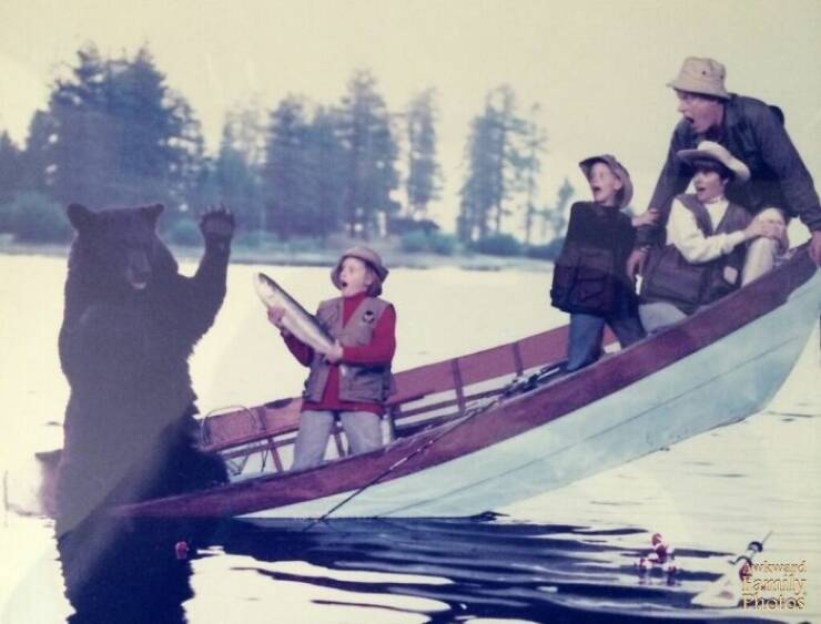 Awkwardly Wholesome: Family Pictures That Make You Laugh And Cringe