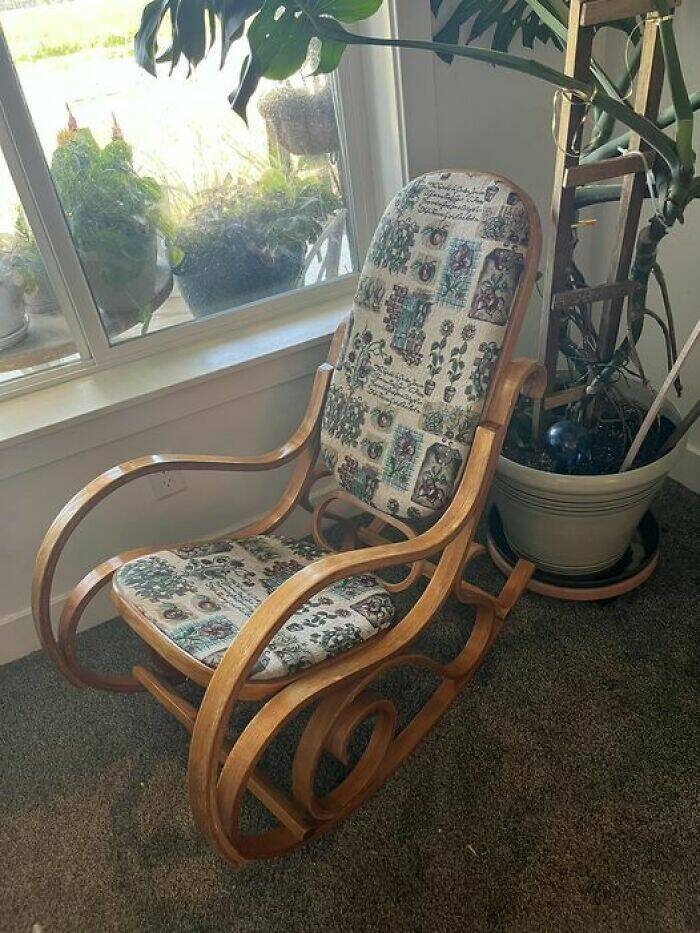 Bizarre Secondhand Finds: Join The Quirkiest Collection