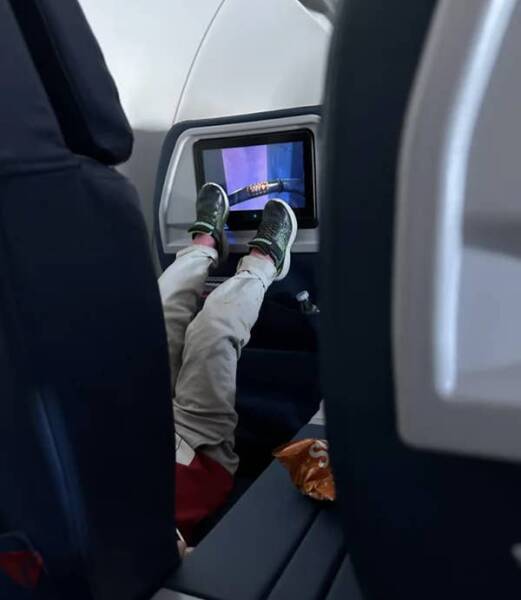 Flight Fiasco: Stories Of Entitled Travelers Bringing Misery To Fellow Passengers Flight Fiasco: Stories Of Entitled Travelers Bringing Misery To Fellow Passengers