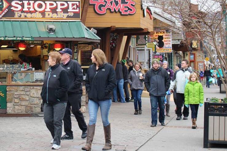 Americans Advice To Foreigners: Bone-Chilling Warnings About Places And Situations In America