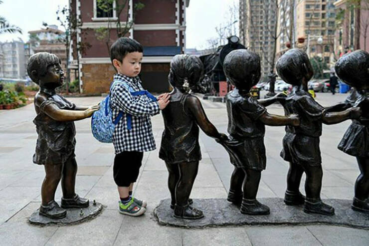 Creative Encounters: Making The Most Of Statue Photos