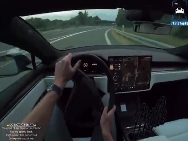 Tesla Model S Plaid Acceleration