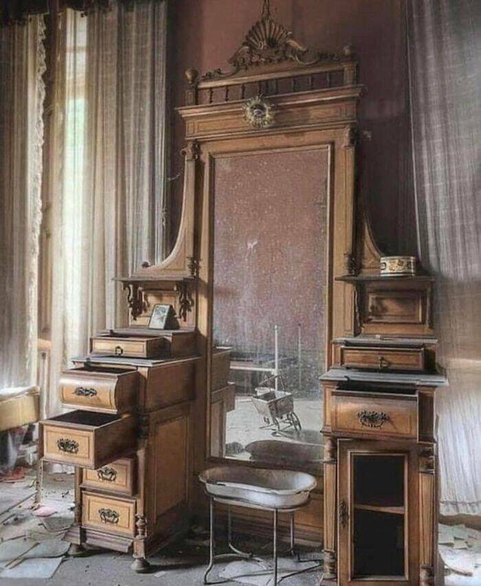 Hidden Treasures: Uncovering The Most Extraordinary Abandoned Homes Hidden Treasures: Uncovering The Most Extraordinary Abandoned Homes