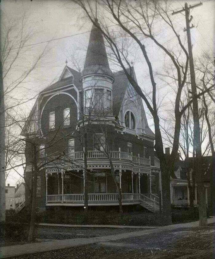 Hidden Treasures: Uncovering The Most Extraordinary Abandoned Homes Hidden Treasures: Uncovering The Most Extraordinary Abandoned Homes