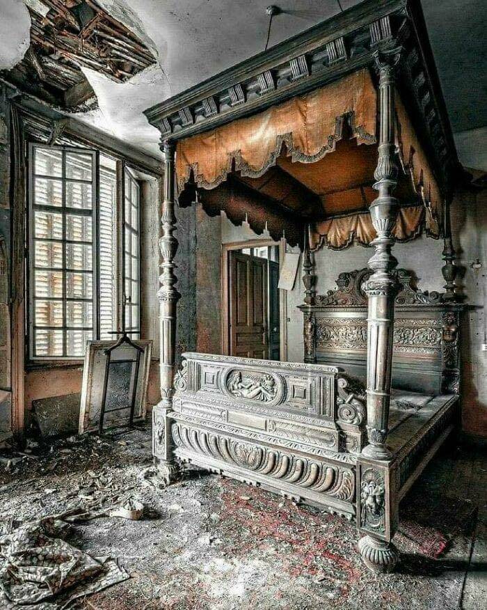 Hidden Treasures: Uncovering The Most Extraordinary Abandoned Homes Hidden Treasures: Uncovering The Most Extraordinary Abandoned Homes