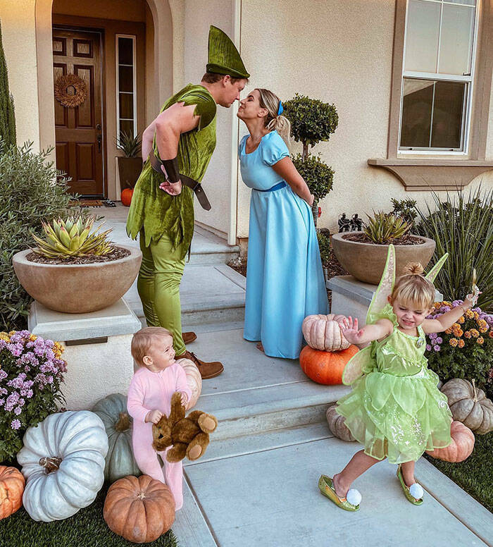 Clever Halloween Outfits Thatll Make You Jealous Of The Creativity