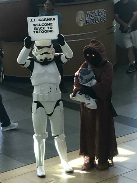 Airport Pickup Humor: Signs That Made Everyone Chuckle Airport Pickup Humor: Signs That Made Everyone Chuckle