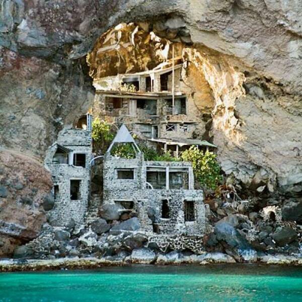 Eccentric Living Spaces: Homes That Stand Out From The Norm