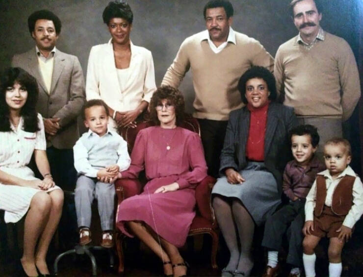 Awkwardly Hilarious: Family Photos That Bring On The Laughter