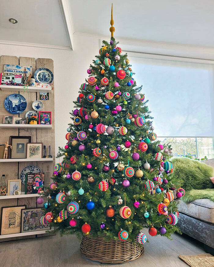 Creative Festive Genius: Applause-Worthy Christmas Tree Innovations