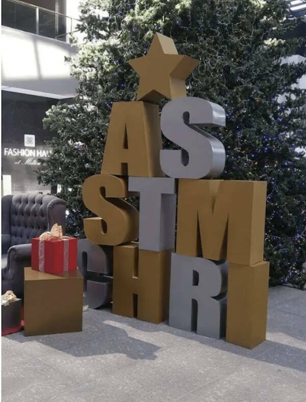 Ho-Ho-Oh No! Christmas Fails That Overshadow The Festivities