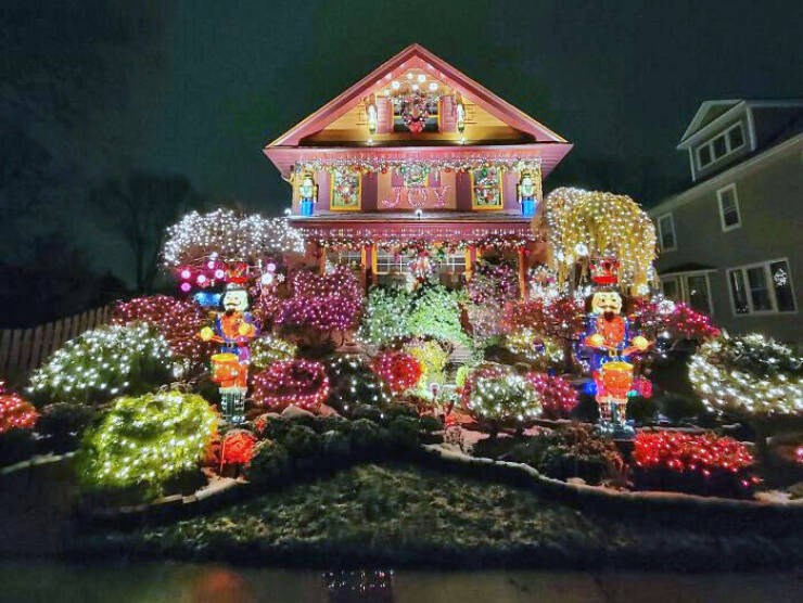 Holiday Decor Champions: Spectacular Christmas Display Victories