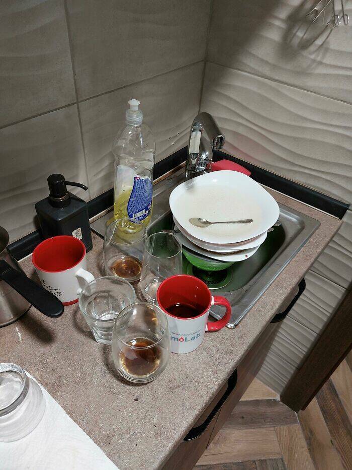 Professional Frontiers Ignored: Unacceptable Behavior At Work