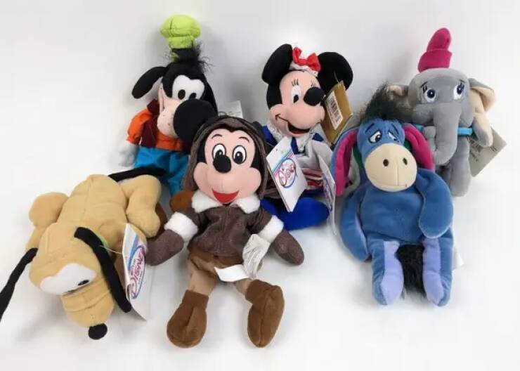 Nostalgic Time Capsule: 90s Flashbacks For The 36–47 Age Group