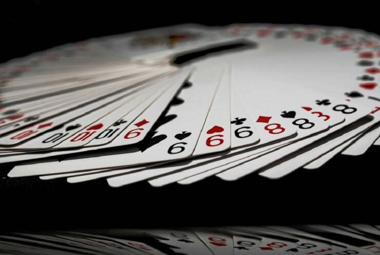 Card game in online casino