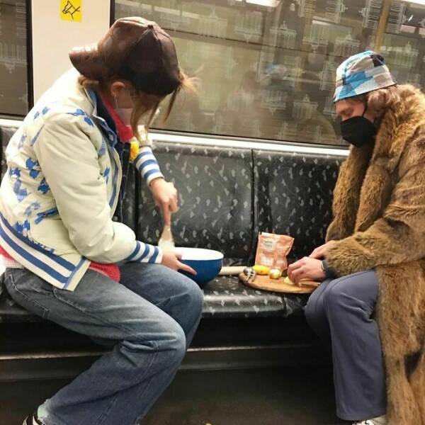 Mind-Bending Metro: Scenes On The Berlin Subway That Stumped Viewers