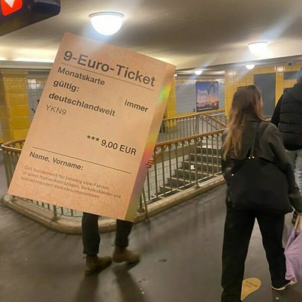 Mind-Bending Metro: Scenes On The Berlin Subway That Stumped Viewers