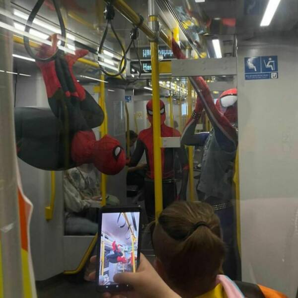 Mind-Bending Metro: Scenes On The Berlin Subway That Stumped Viewers