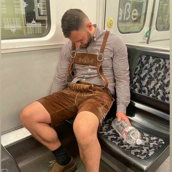 Mind-Bending Metro: Scenes On The Berlin Subway That Stumped Viewers
