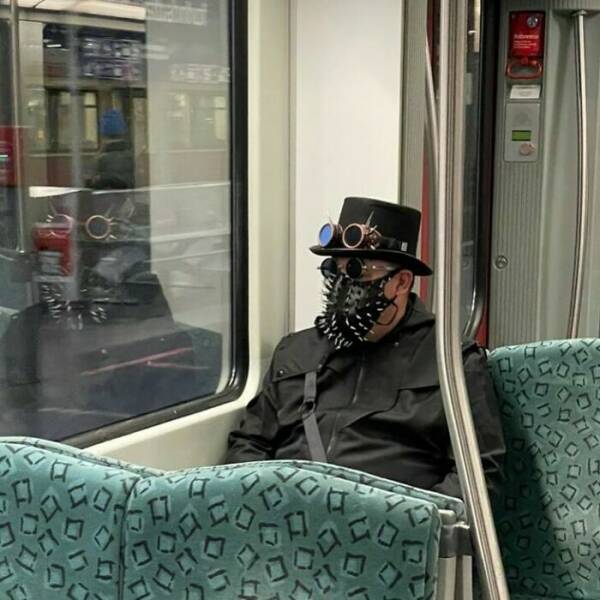 Mind-Bending Metro: Scenes On The Berlin Subway That Stumped Viewers