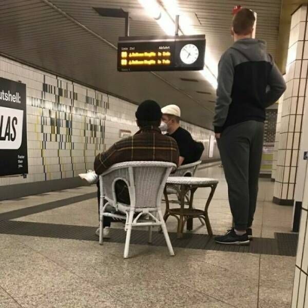 Mind-Bending Metro: Scenes On The Berlin Subway That Stumped Viewers