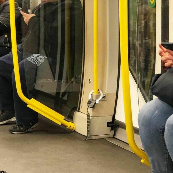 Mind-Bending Metro: Scenes On The Berlin Subway That Stumped Viewers Mind-Bending Metro: Scenes On The Berlin Subway That Stumped Viewers