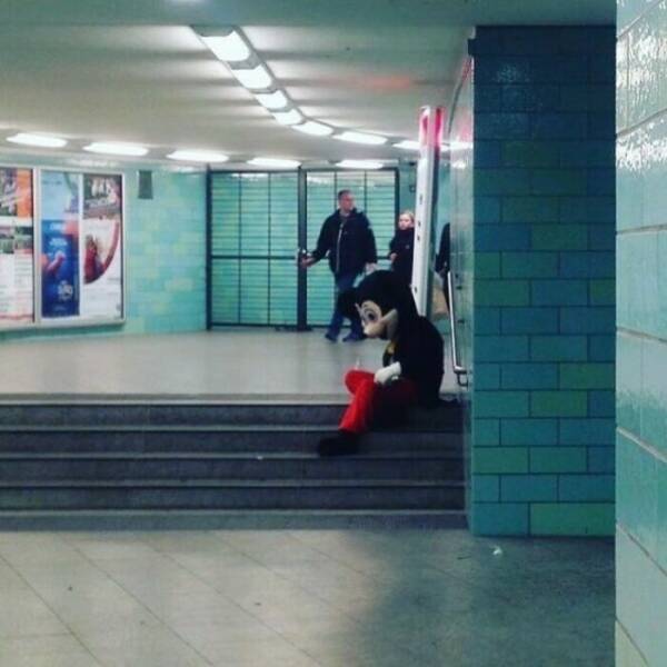 Mind-Bending Metro: Scenes On The Berlin Subway That Stumped Viewers Mind-Bending Metro: Scenes On The Berlin Subway That Stumped Viewers