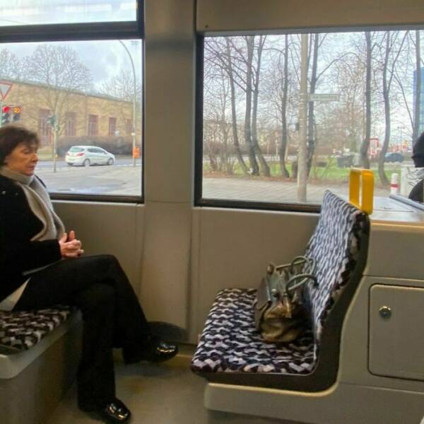 Mind-Bending Metro: Scenes On The Berlin Subway That Stumped Viewers Mind-Bending Metro: Scenes On The Berlin Subway That Stumped Viewers