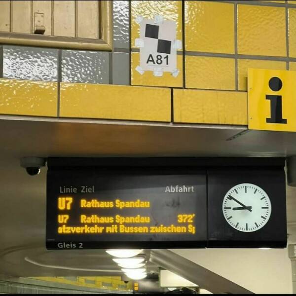 Mind-Bending Metro: Scenes On The Berlin Subway That Stumped Viewers Mind-Bending Metro: Scenes On The Berlin Subway That Stumped Viewers