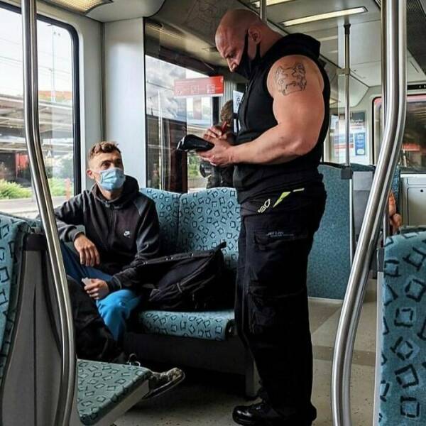Mind-Bending Metro: Scenes On The Berlin Subway That Stumped Viewers Mind-Bending Metro: Scenes On The Berlin Subway That Stumped Viewers