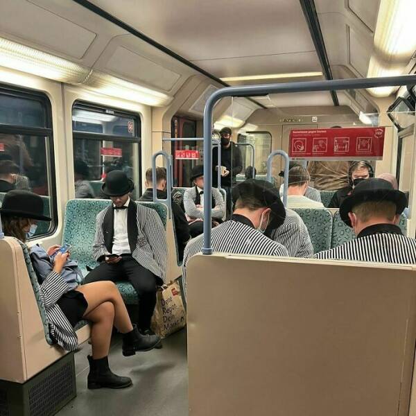 Mind-Bending Metro: Scenes On The Berlin Subway That Stumped Viewers Mind-Bending Metro: Scenes On The Berlin Subway That Stumped Viewers