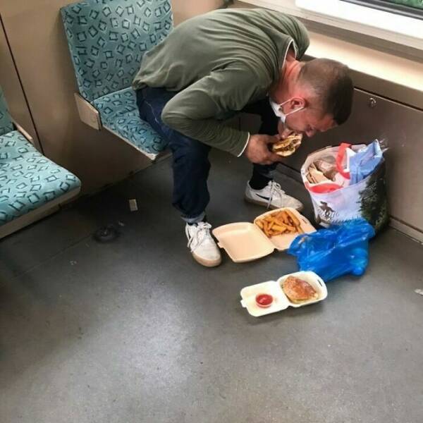 Mind-Bending Metro: Scenes On The Berlin Subway That Stumped Viewers Mind-Bending Metro: Scenes On The Berlin Subway That Stumped Viewers
