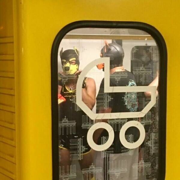 Mind-Bending Metro: Scenes On The Berlin Subway That Stumped Viewers Mind-Bending Metro: Scenes On The Berlin Subway That Stumped Viewers