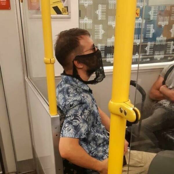 Mind-Bending Metro: Scenes On The Berlin Subway That Stumped Viewers Mind-Bending Metro: Scenes On The Berlin Subway That Stumped Viewers