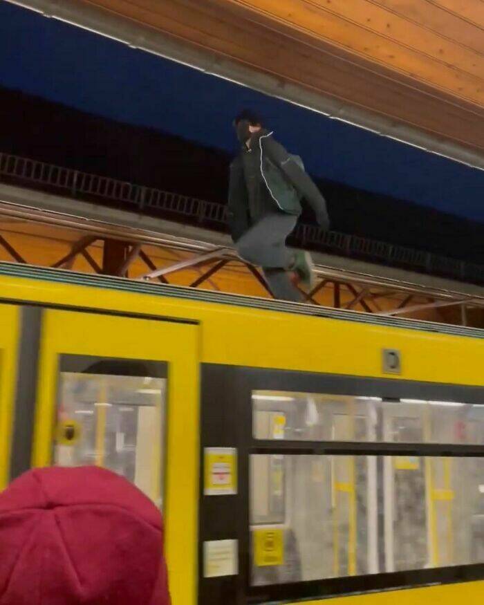 Mind-Bending Metro: Scenes On The Berlin Subway That Stumped Viewers Mind-Bending Metro: Scenes On The Berlin Subway That Stumped Viewers