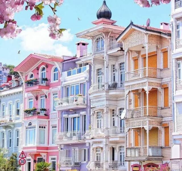 Design Delights: Eye-Pleasing Gems From Instagrams Call It Design
