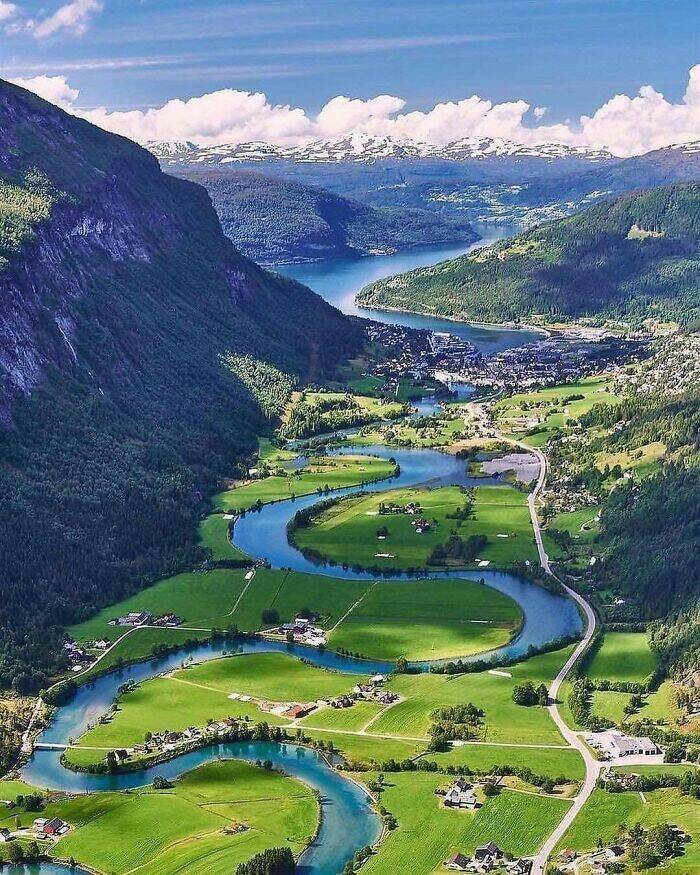 Norwegian Wonders: Captivating Photos Showcasing Unique Beauty