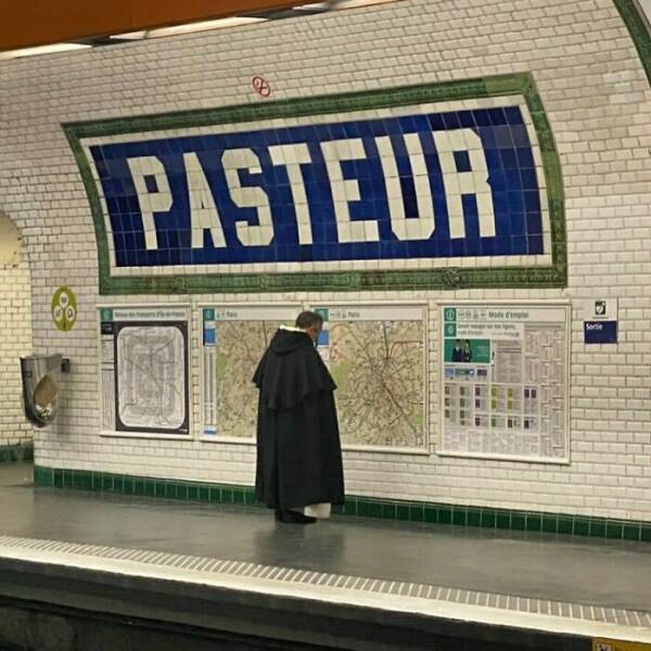 Metro Madness: Unhinged Moments Captured On The Parisian Subway